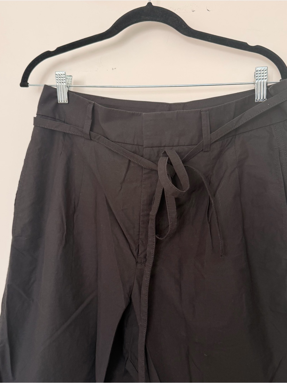 Everlane Black Pleated Pima Cotton Trouser with slim Bow string